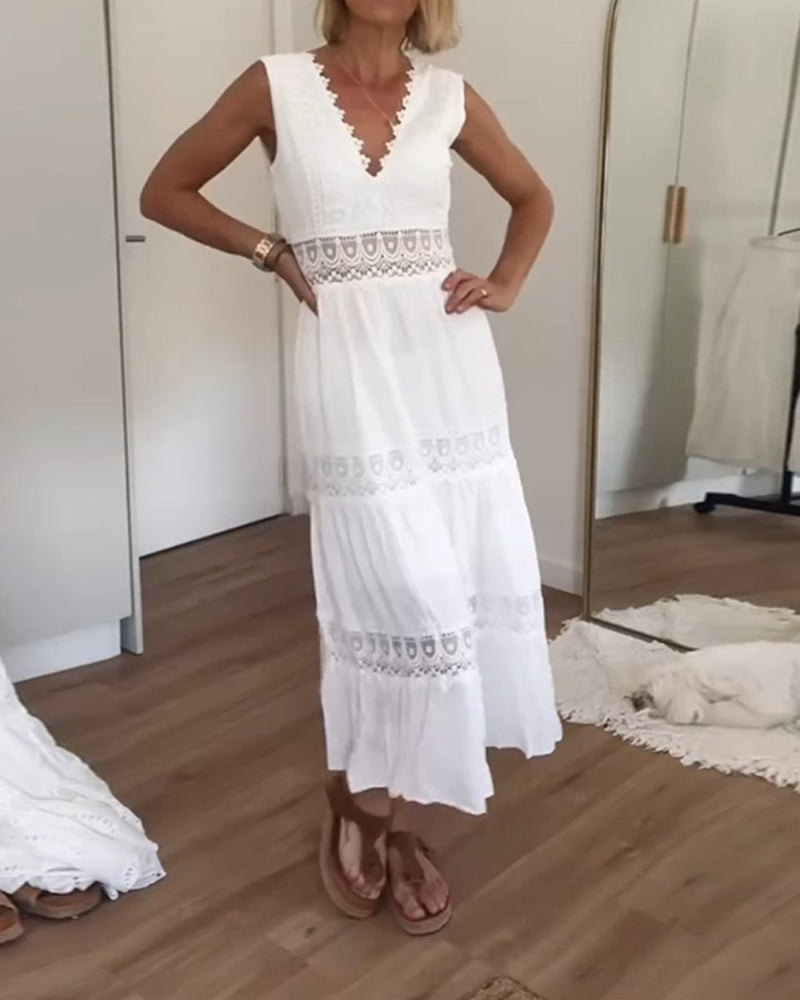 Liliana – Szykowna Sukienka z Koronką i Dekoltem w Serek