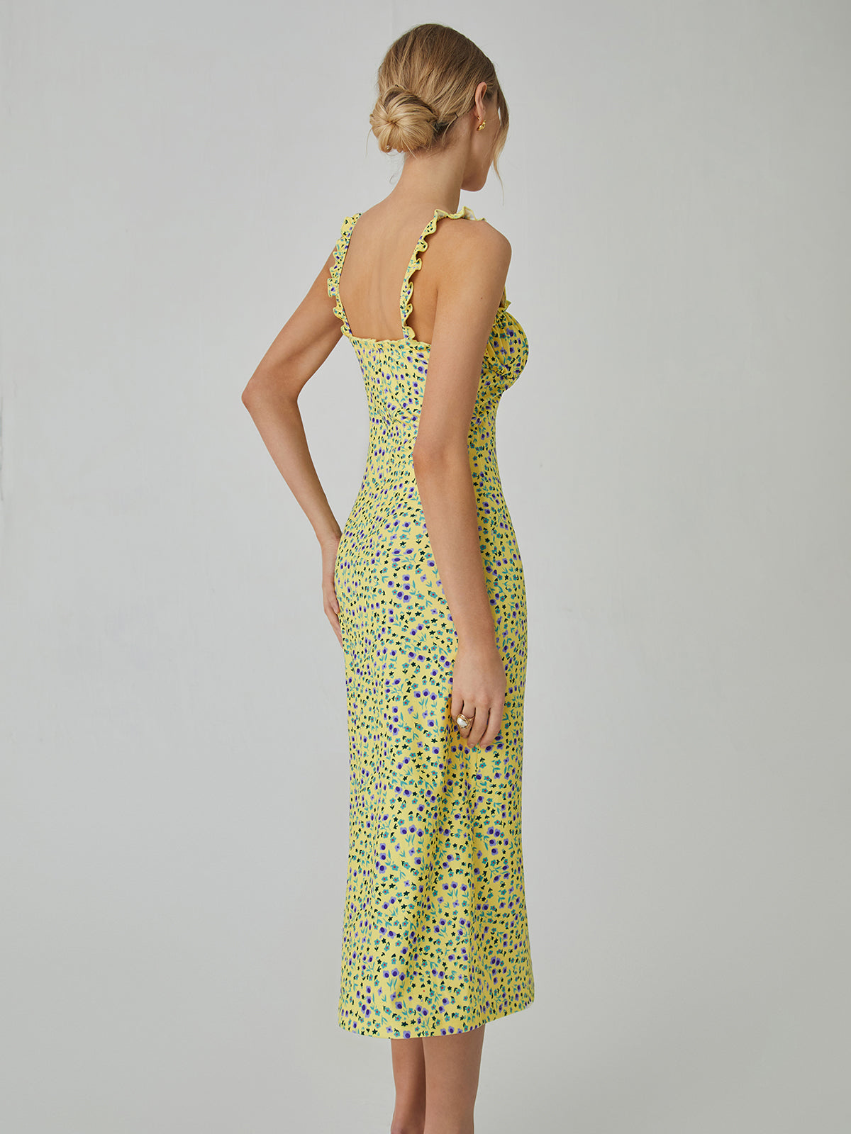 Kwiatowa sukienka boho midi na ramiączkach